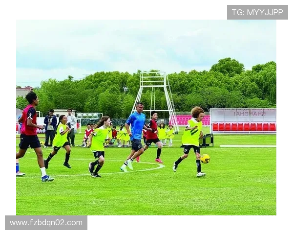 足球明星齐聚新疆热情挥洒绿茵场激情赛季引爆球迷期待